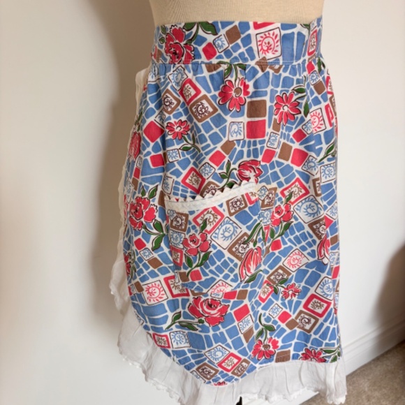 Vintage Geometric Patterned Handmade Apron with Pocket - Picture 6 of 8